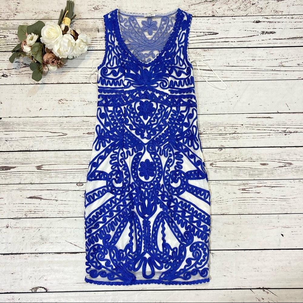 Le lis blanc lace dress